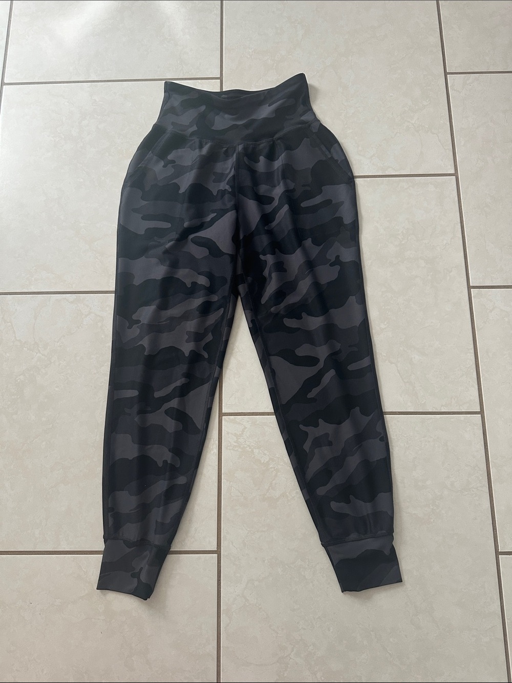 Old Navy Woman Power Soft Black Gray Camo High-Waist Joggers